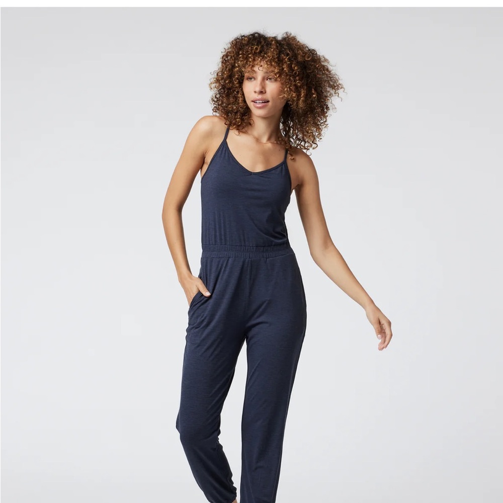 Vuori lux Jogger jumpsuit, built in bra